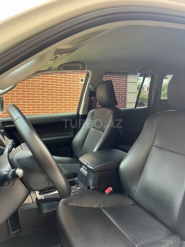 Toyota Land Cruiser Prado-15