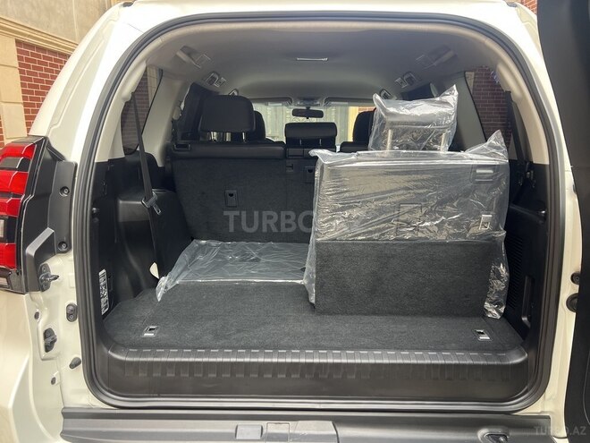 Toyota Land Cruiser Prado-16