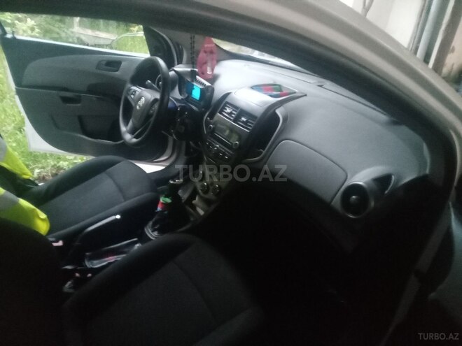 Chevrolet Aveo-5