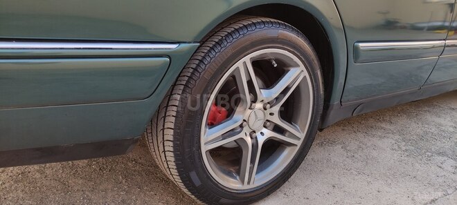 Mercedes E 240 1999, 300,000 km - 2.4 л - Gəncə