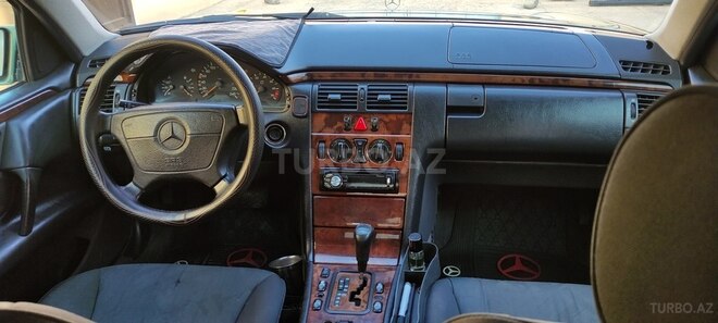 Mercedes E 240 1999, 300,000 km - 2.4 л - Gəncə