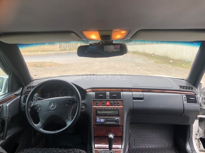 Mercedes E 240 1998, 300,000 km - 2.4 l - Gəncə