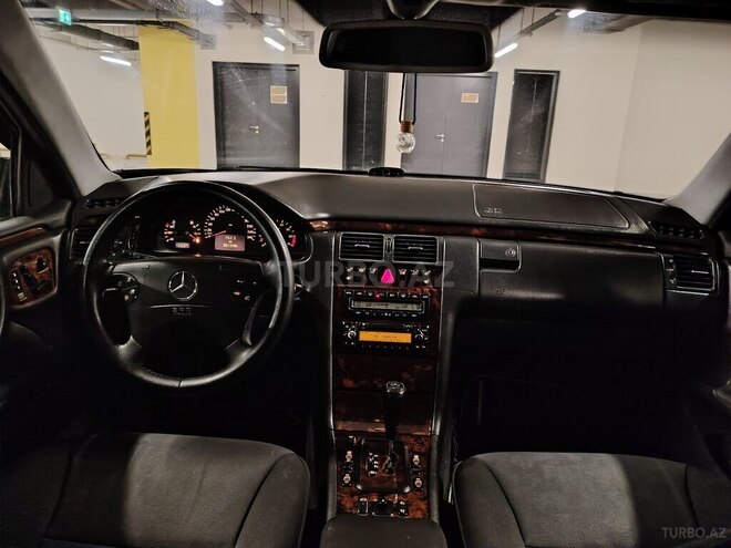 Mercedes E 320 2001, 301,000 km - 3.2 l - Gəncə