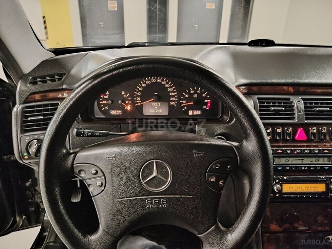 Mercedes E 320 2001, 301,000 km - 3.2 l - Gəncə