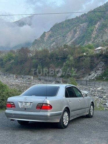 Mercedes E 240 2001, 287,000 km - 2.6 l - Yevlax