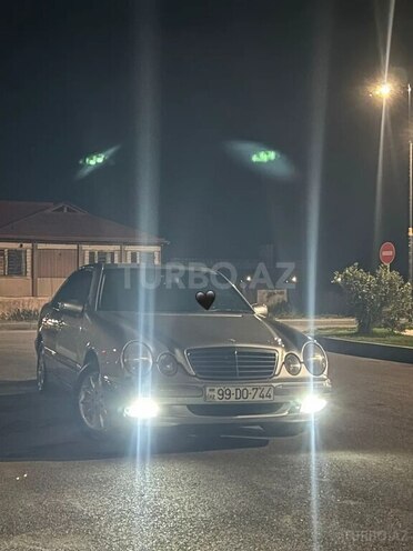 Mercedes E 240 2001, 287,000 km - 2.6 l - Yevlax
