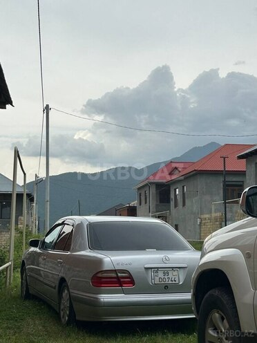 Mercedes E 240 2001, 287,000 km - 2.6 l - Yevlax