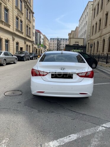 Hyundai Sonata-2