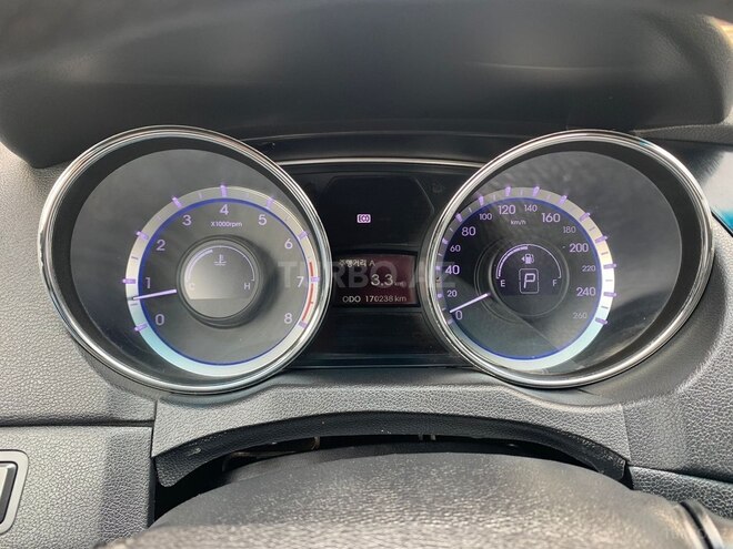 Hyundai Sonata-12