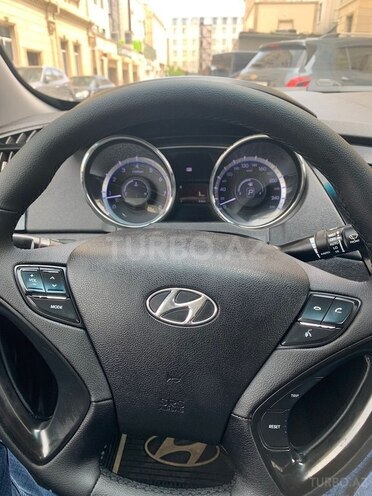 Hyundai Sonata-14
