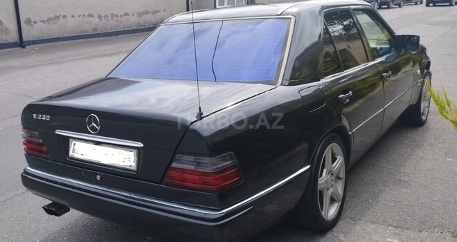 Mercedes E 220 1994, 400,000 km - 2.2 l - Şəki