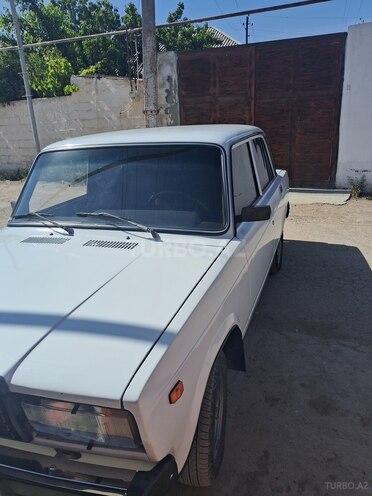 LADA (VAZ) 2107 2005, 80,000 km - 1.6 l - Salyan