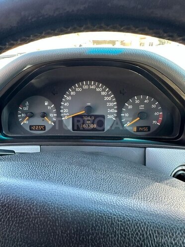 Mercedes E 240 1999, 300 km - 2.4 l - Gəncə