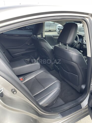 Lexus ES 300h 2021, 39,000 km - 2.5 л - Bakı