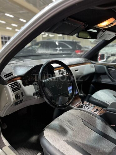 Mercedes E 220 d 1997, 286,655 km - 2.2 l - Sumqayıt