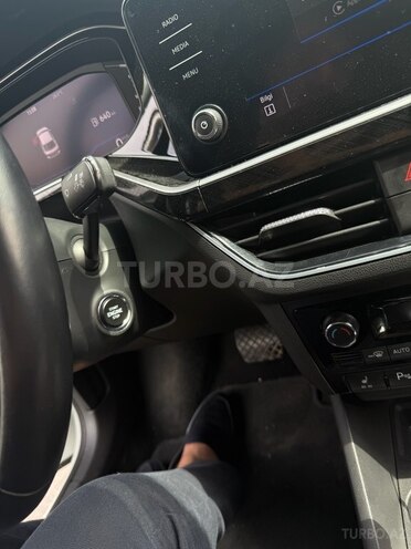 Volkswagen Polo 2021, 76,500 km - 1.6 л - Bakı