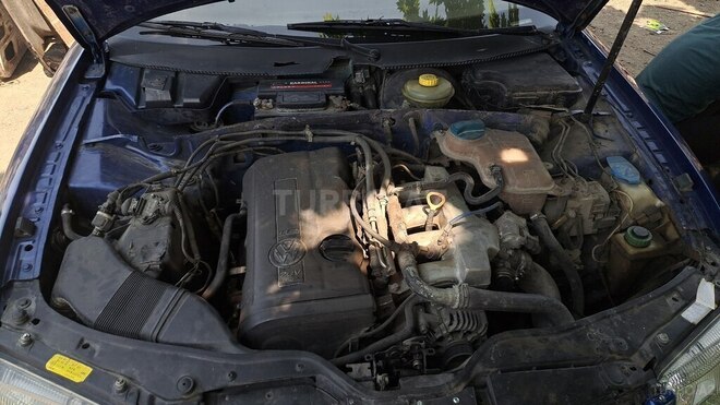 Volkswagen Passat 1998, 215,374 km - 1.8 l - Gəncə