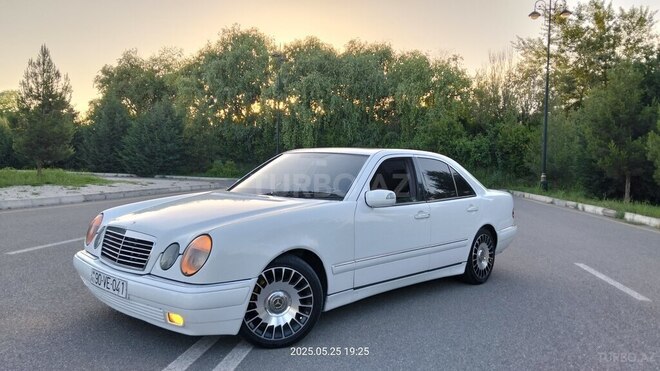 Mercedes E 320 1999, 42,809 km - 3.2 l - Göygöl