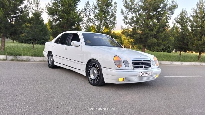 Mercedes E 320 1999, 42,809 km - 3.2 l - Göygöl