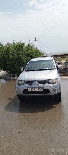 Mitsubishi L200 2011, 400,000 km - 2.5 l - Şabran