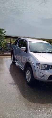 Mitsubishi L200 2011, 400,000 km - 2.5 l - Şabran