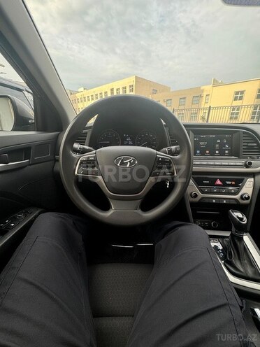 Hyundai Elantra 2018, 135,000 km - 2.0 l - Bakı