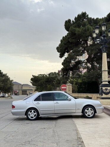 Mercedes E 240 2000, 298,326 km - 2.6 l - Bakı