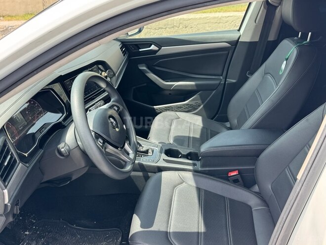 Volkswagen Jetta-4