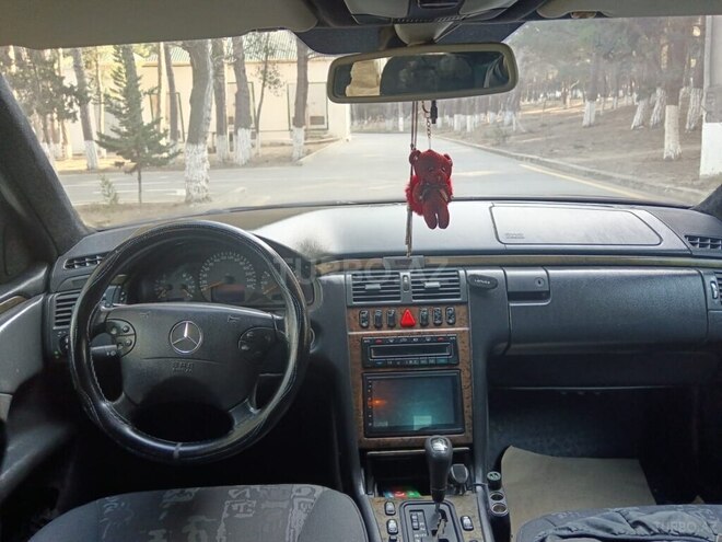Mercedes E 240 1997, 318,000 km - 2.4 l - Sumqayıt