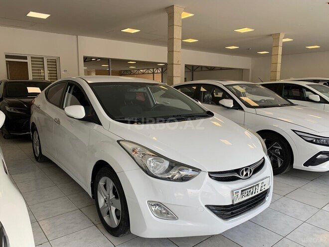 Hyundai Elantra-1