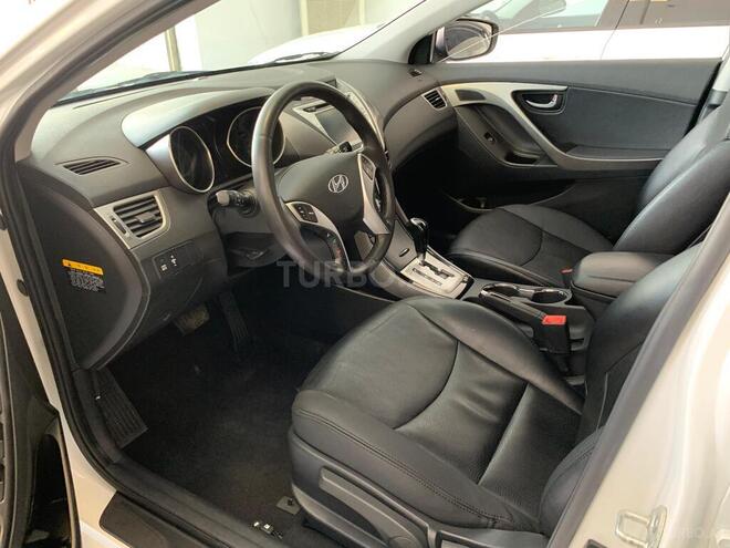 Hyundai Elantra-10
