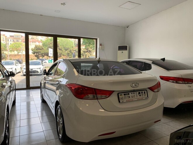 Hyundai Elantra-3