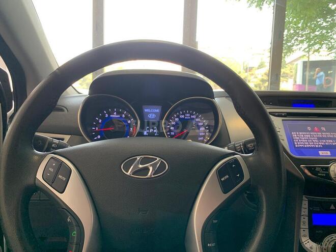 Hyundai Elantra-7