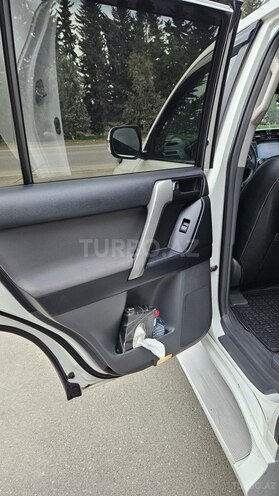 Toyota Land Cruiser Prado-9