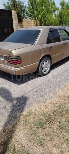 Mercedes E 200 d 1990, 255,000 km - 2.0 л - Bakı