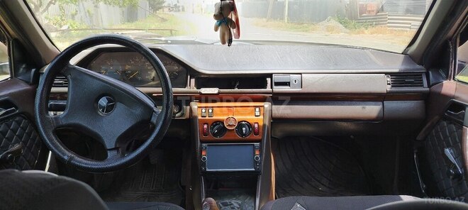 Mercedes E 200 d 1990, 255,000 km - 2.0 л - Bakı