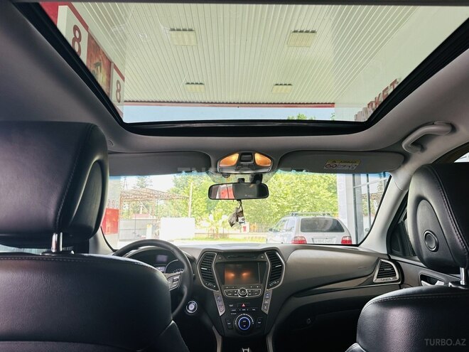 Hyundai Grand Santa Fe-11