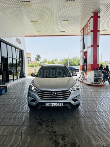 Hyundai Grand Santa Fe-2
