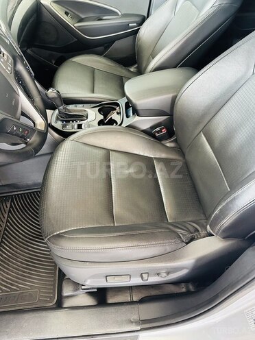 Hyundai Grand Santa Fe-9