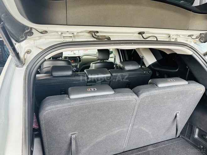 Hyundai Grand Santa Fe-16