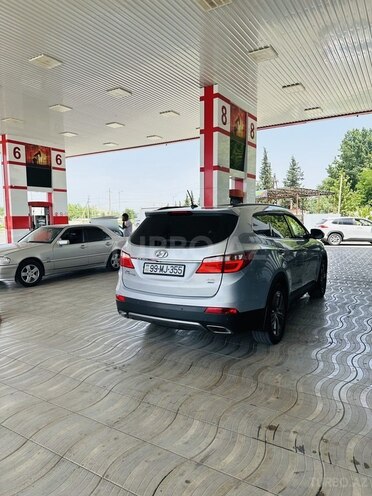 Hyundai Grand Santa Fe-4