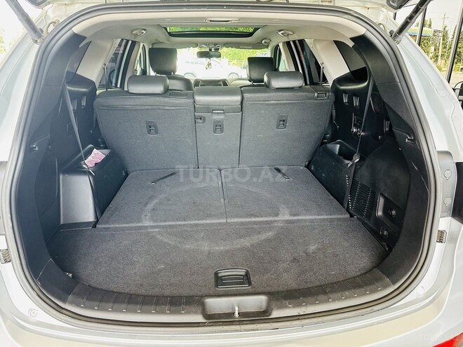 Hyundai Grand Santa Fe-13