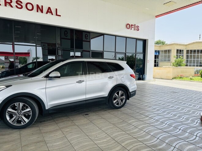 Hyundai Grand Santa Fe-19