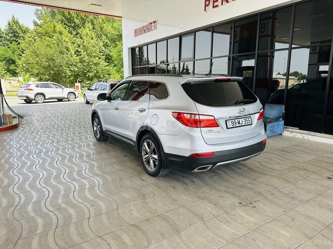 Hyundai Grand Santa Fe-6