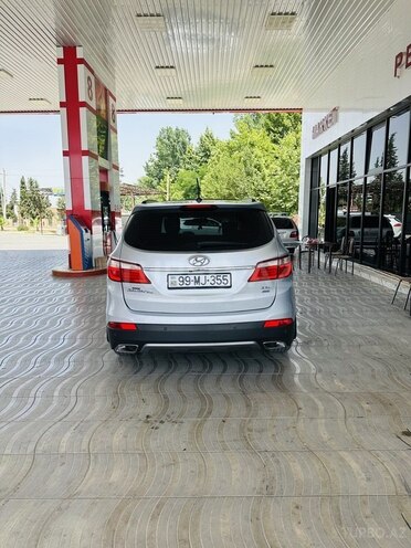 Hyundai Grand Santa Fe-5