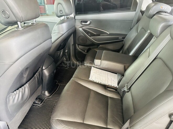 Hyundai Grand Santa Fe-15