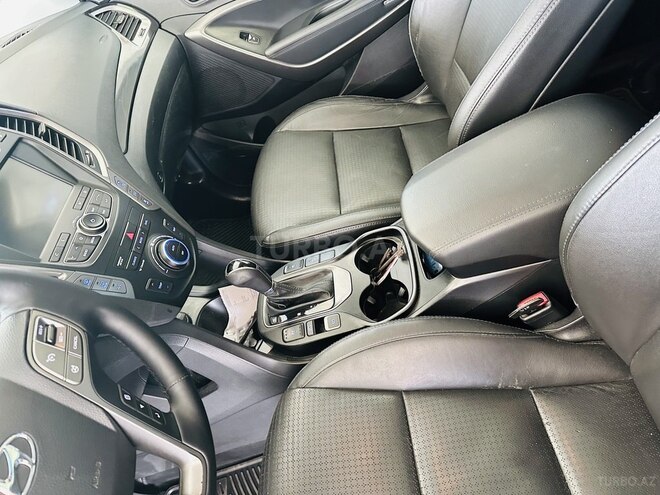 Hyundai Grand Santa Fe-10