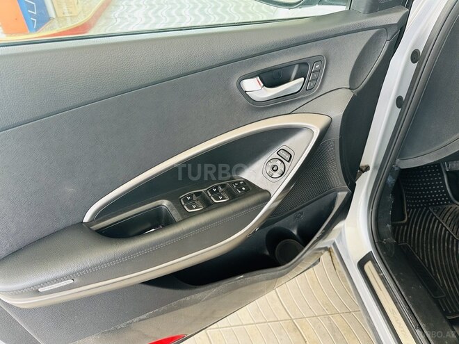 Hyundai Grand Santa Fe-14