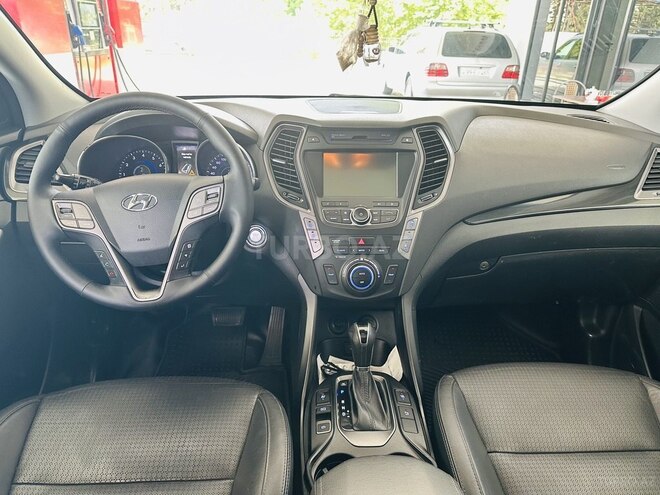 Hyundai Grand Santa Fe-8
