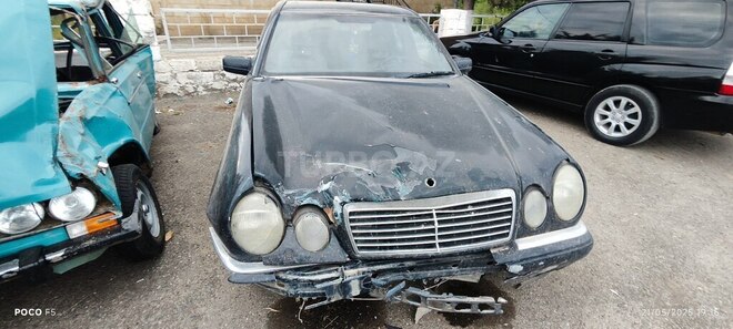 Mercedes E 240 1998, 333,000 km - 2.4 l - Ağsu